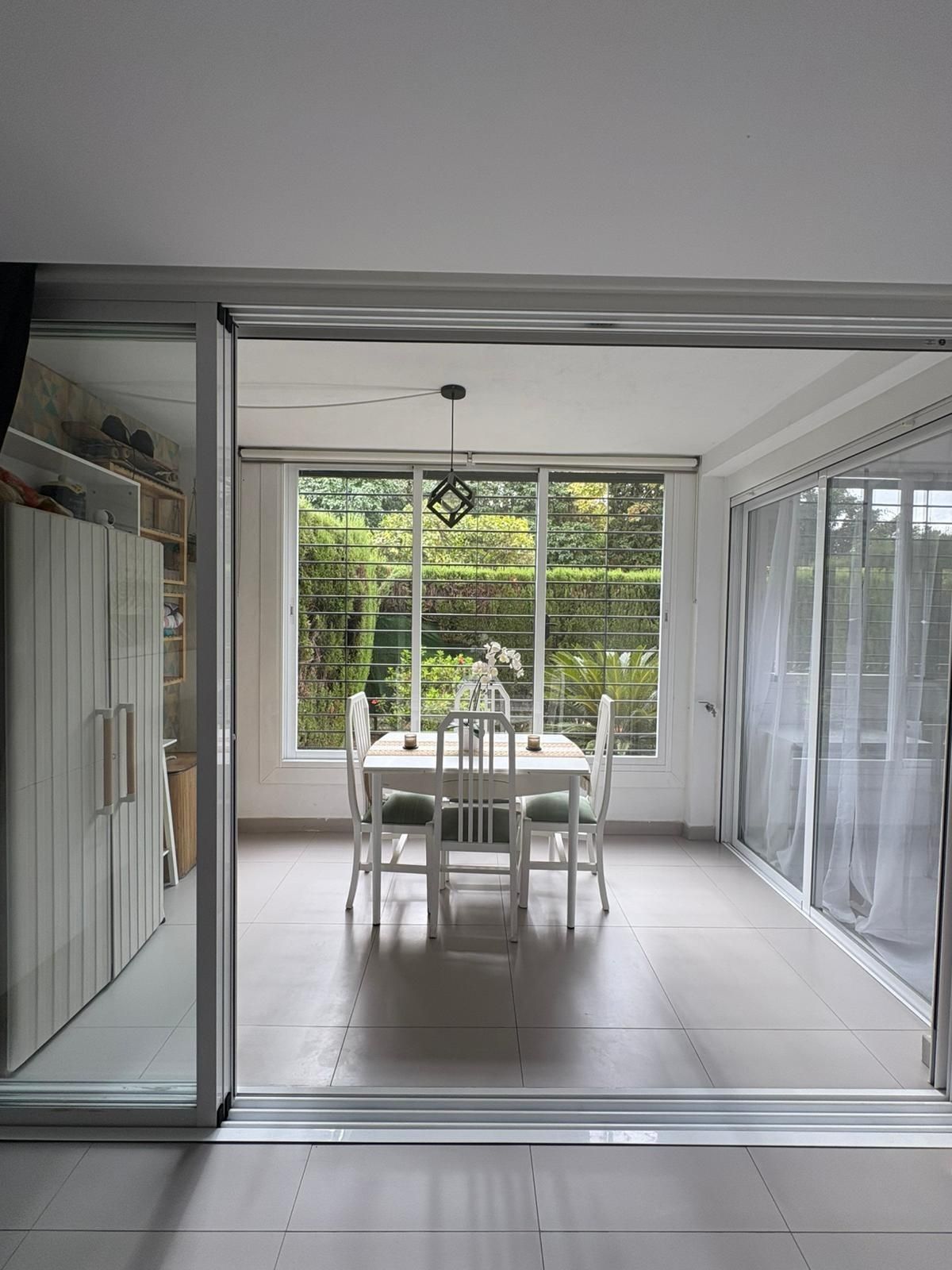 Menjador de Apartament en venda en Marbella amb Aire condicionat, Jardí privat i Terrassa