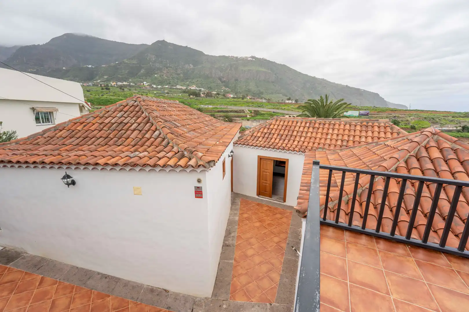 Vista exterior de Finca rústica en venda en Los Realejos amb Parquet, Terrassa i Balcó