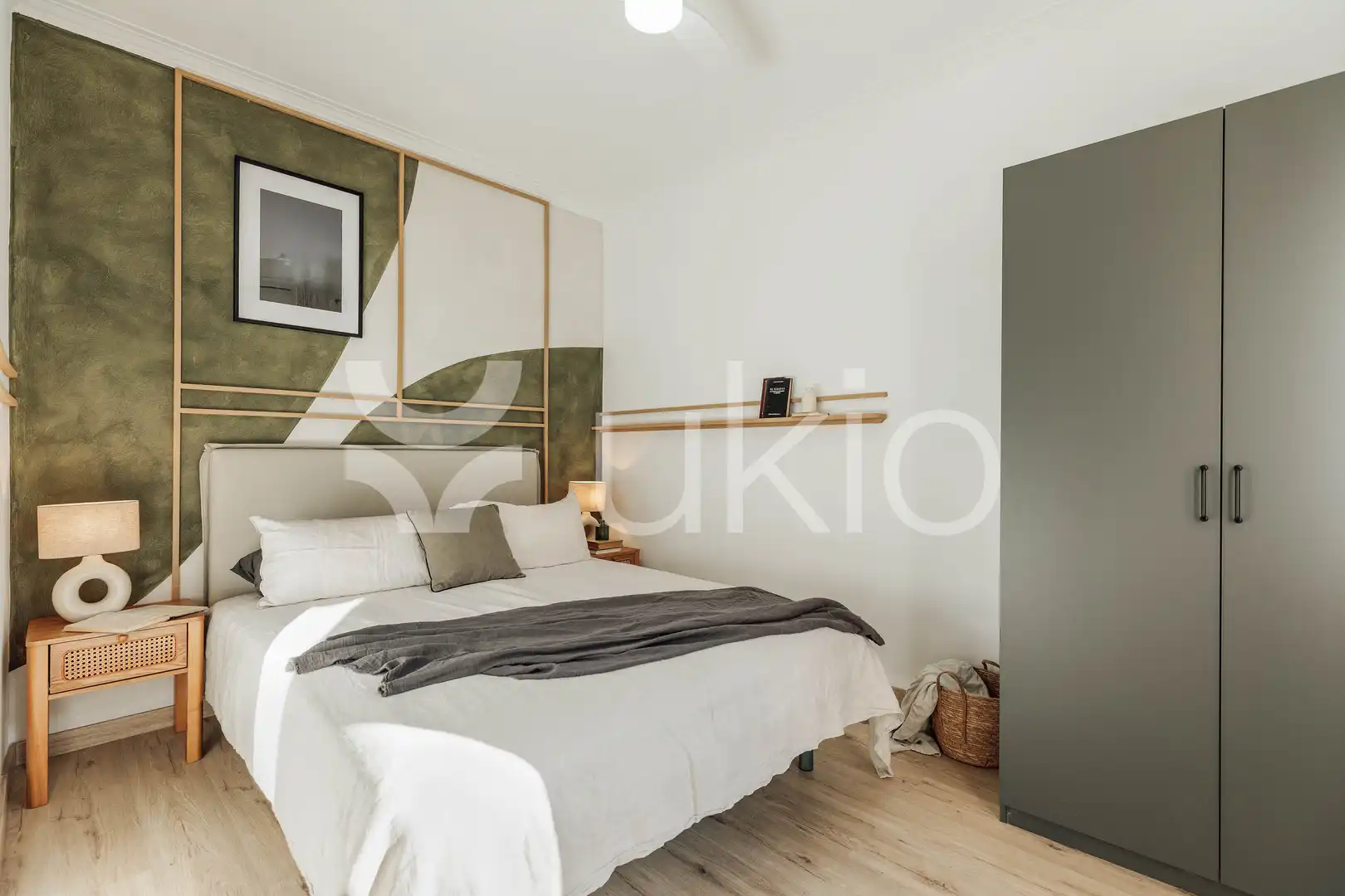 Dormitori de Apartament de lloguer en Barcelona amb Aire condicionat, Calefacció i Moblat