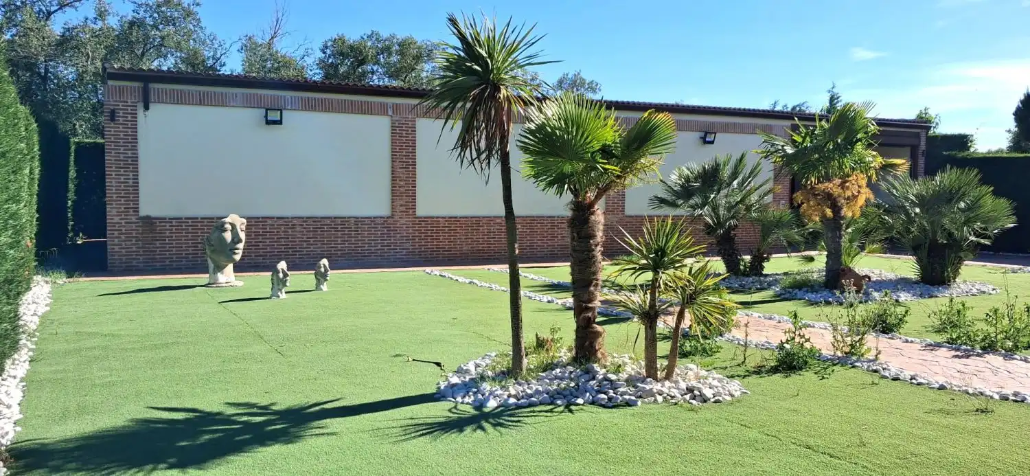 Vista exterior de Casa o xalet en venda en Villanueva de Duero amb Calefacció, Jardí privat i Traster
