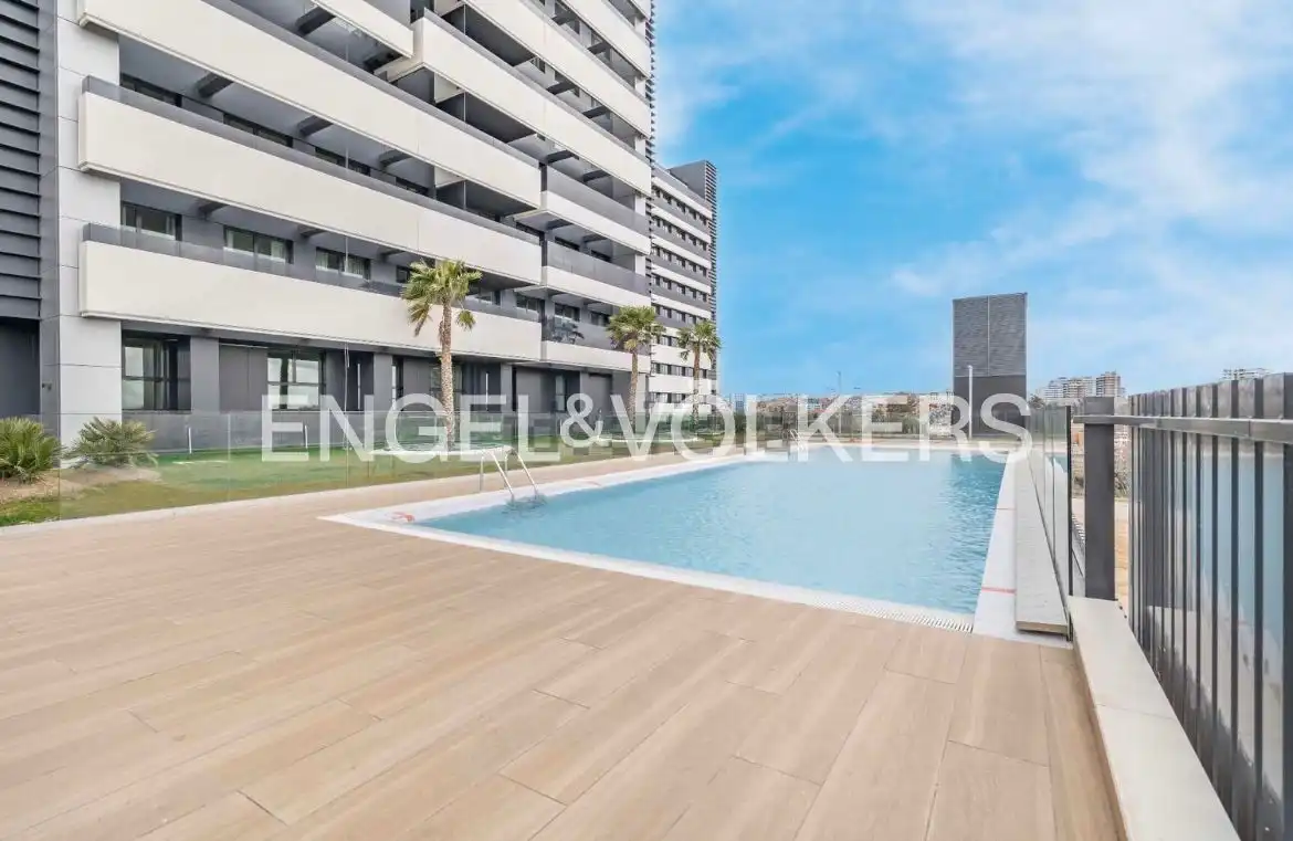Piscina de Pis en venda en Madrid amb Aire condicionat, Calefacció i Terrassa