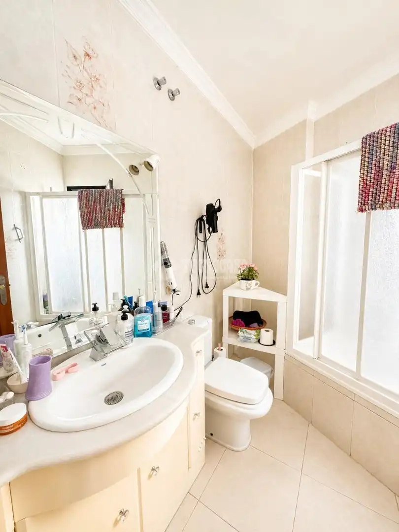 Badezimmer von Maisonette zum Verkauf in Torrox mit Klimaanlage, Terrasse und Balkon