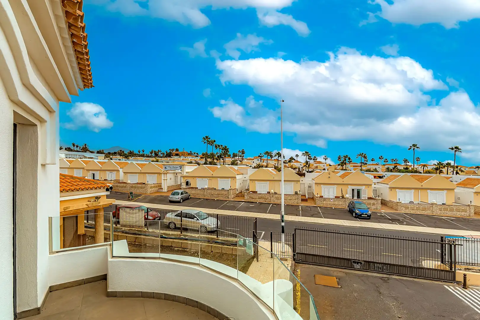 Vista exterior de Casa adosada en venta en San Miguel de Abona con Jardín privado, Terraza y Piscina