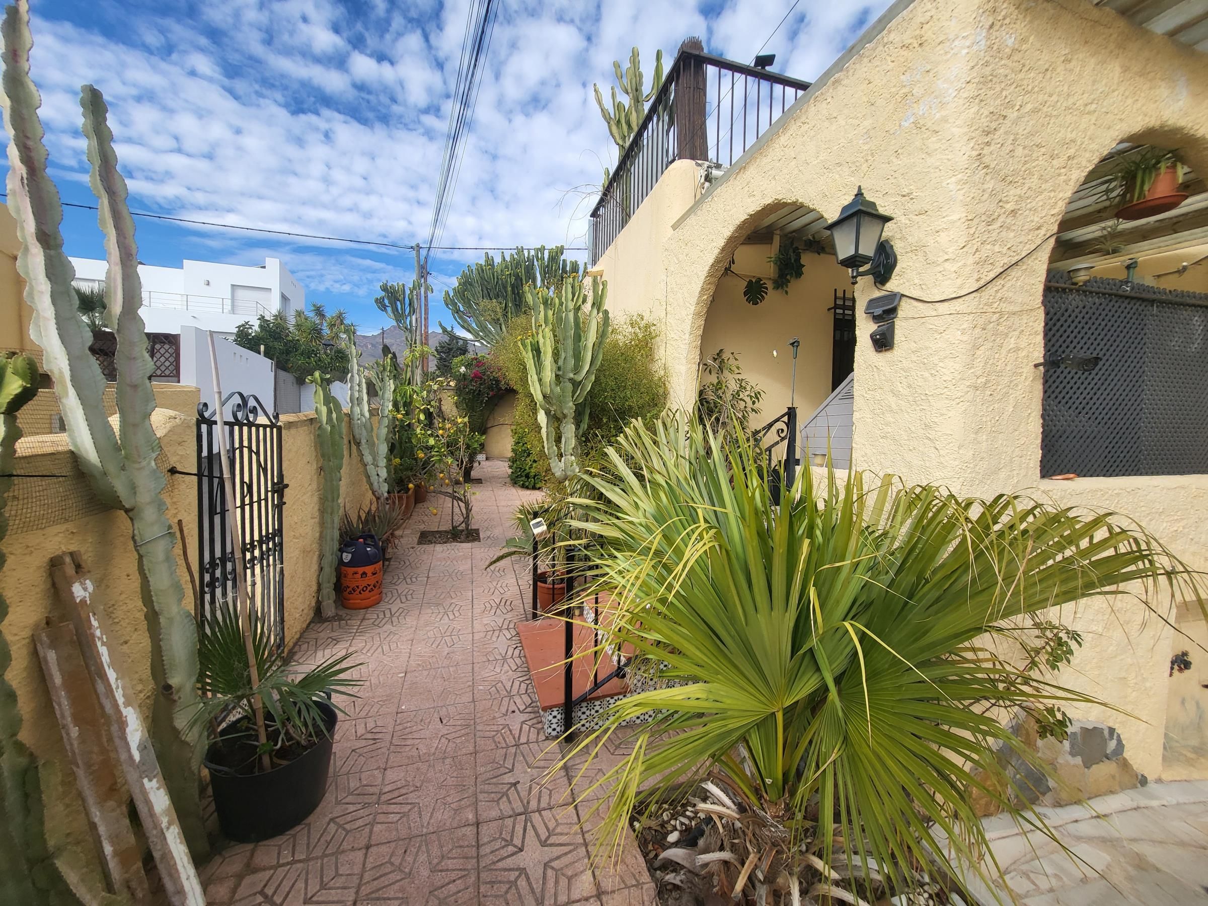 Vista exterior de Casa o xalet en venda en Mojácar amb Aire condicionat, Calefacció i Jardí privat