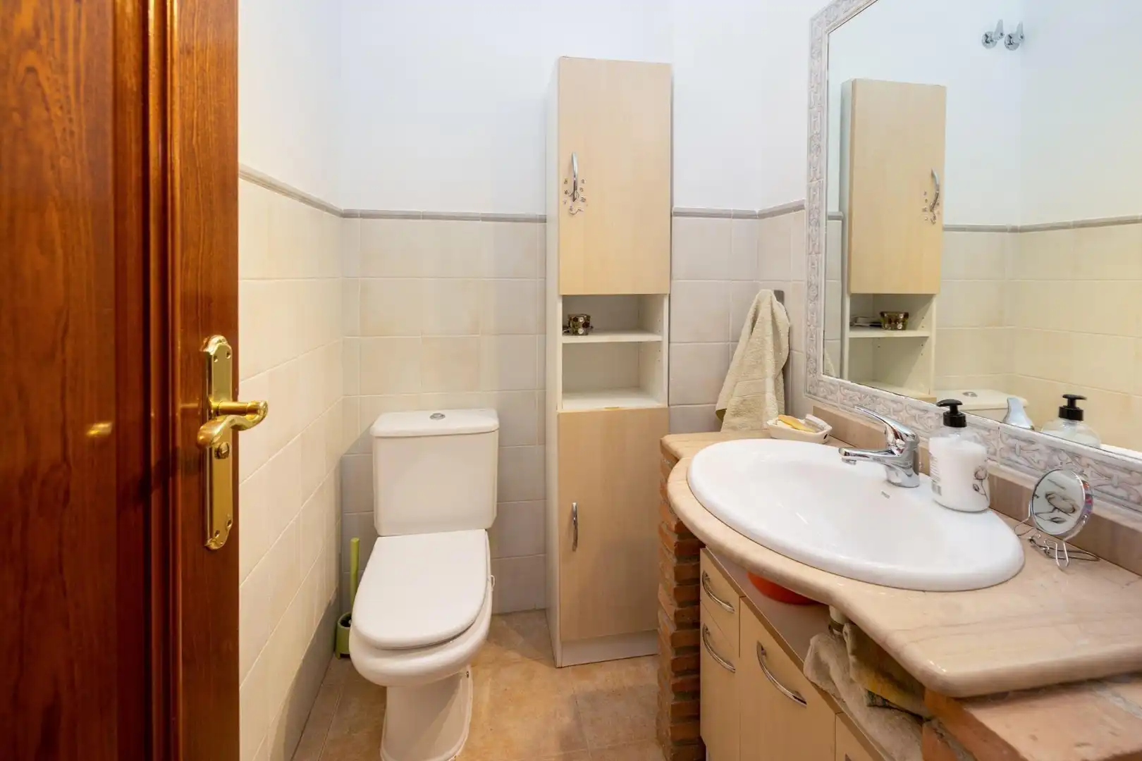 Bathroom of Houses for sale in Barrio de la Vega