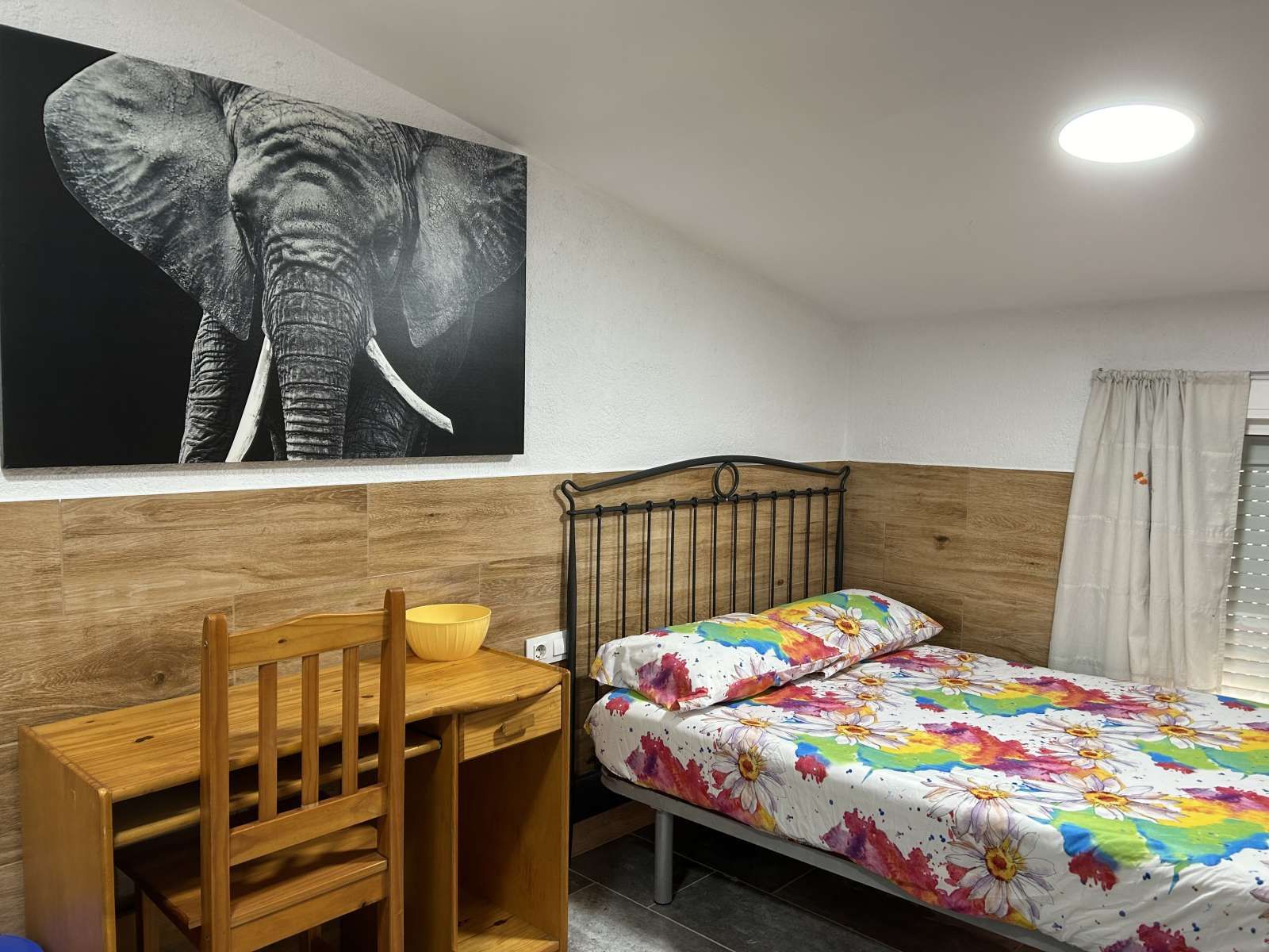 Bedroom of Study to share in  Barcelona Capital  with Air Conditioner, Heating and Terrace