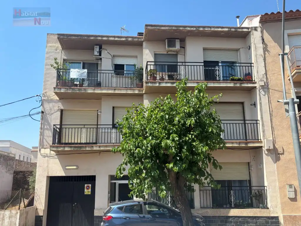 Exterior view of Flat for sale in La Bisbal del Penedès  with Air Conditioner and Oven
