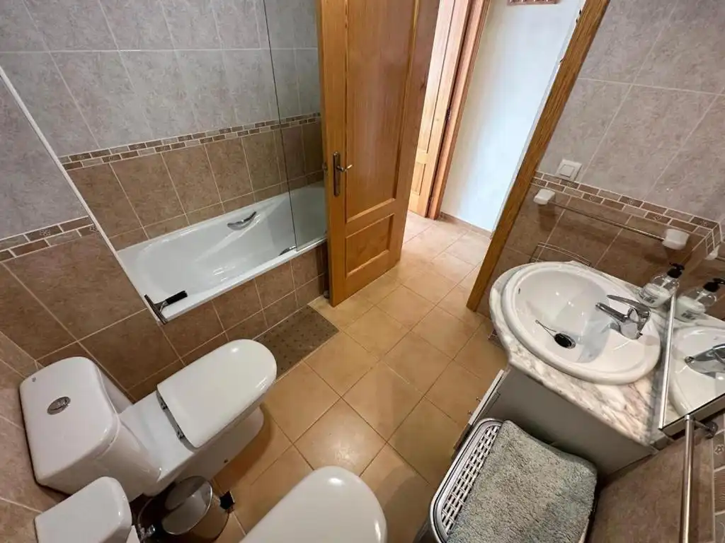 Baño de Apartamento de alquiler en Vinaròs con Calefacción, Terraza y Amueblado
