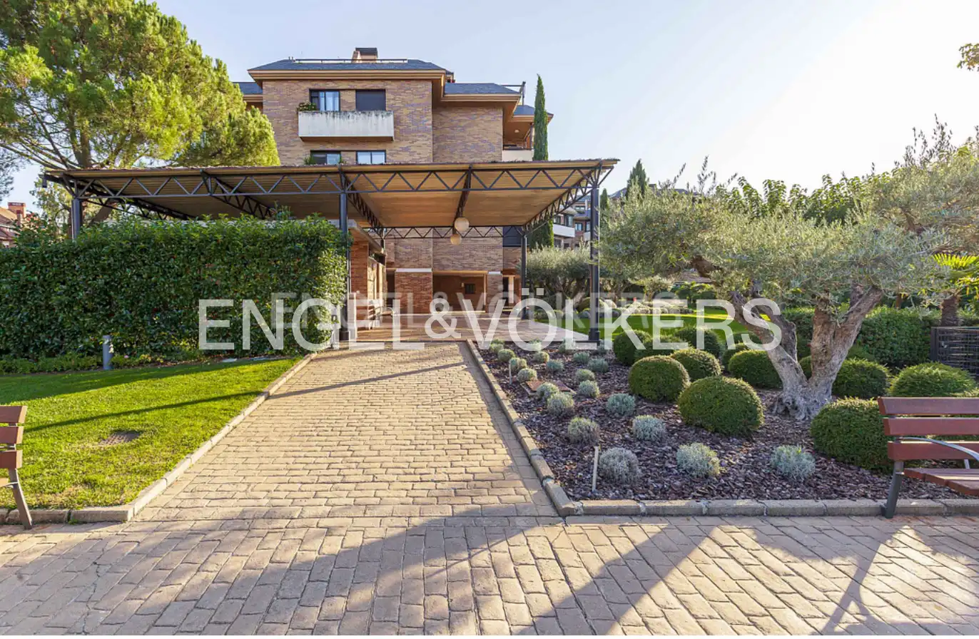 Vista exterior de Ático en venta en Majadahonda con Aire acondicionado, Calefacción y Parquet