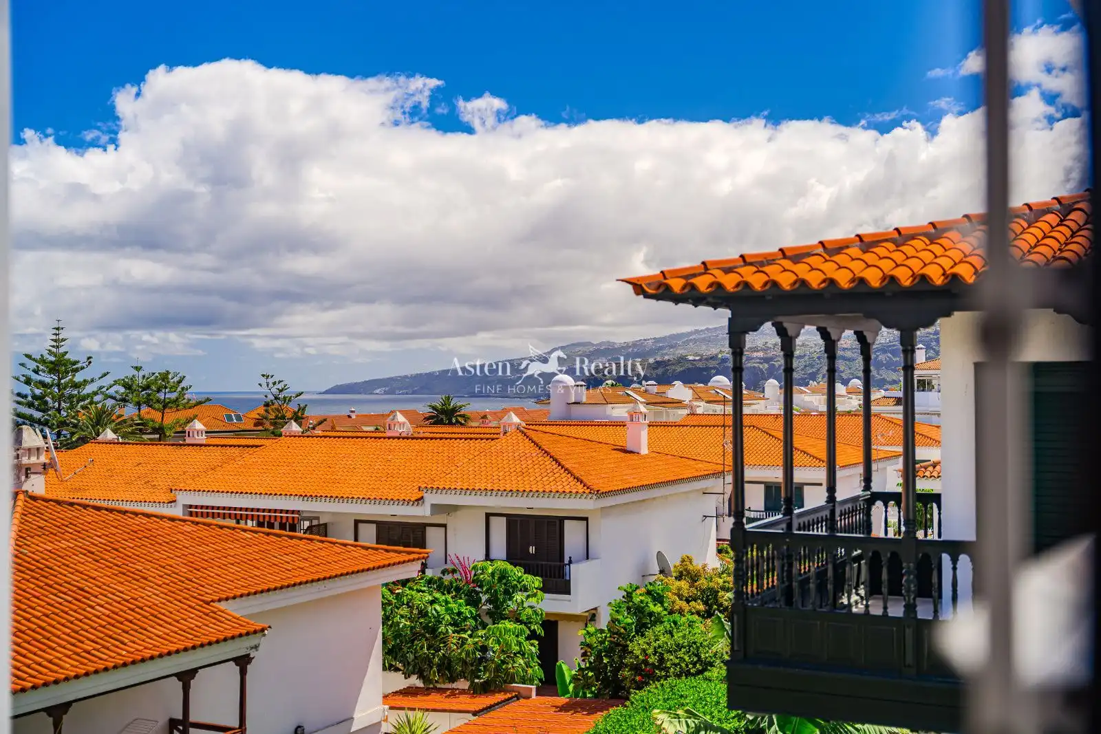 Vista exterior de Casa o xalet en venda en Puerto de la Cruz amb Jardí privat, Terrassa i Traster