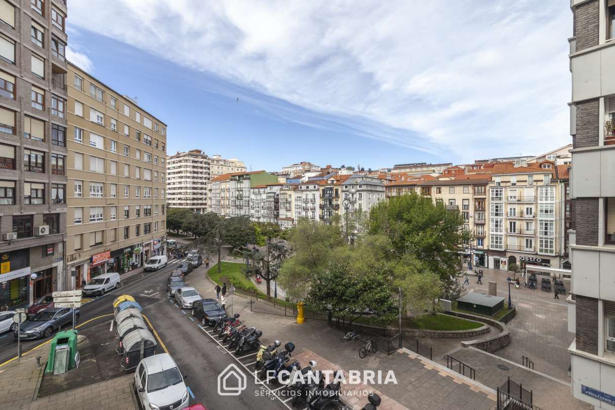 Vista exterior de Pis en venda en Santander amb Calefacció, Parquet i Balcó