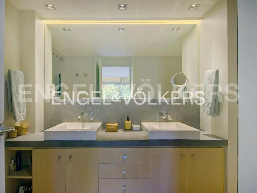 Bathroom of Flat for rent in Barcelona  with Air Conditioner, Heating and Parquet flooring