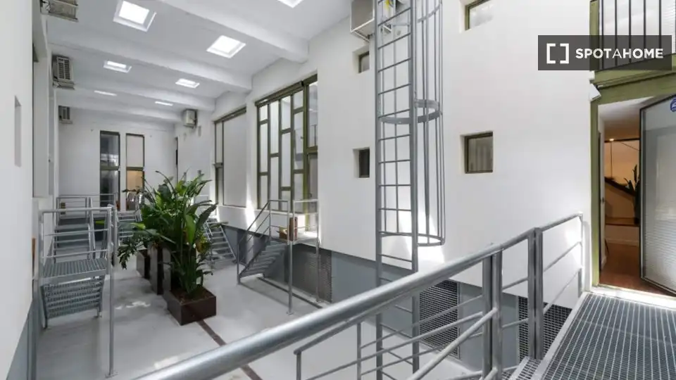 Flat for rent in Madrid  with Air Conditioner, Heating and Furnished