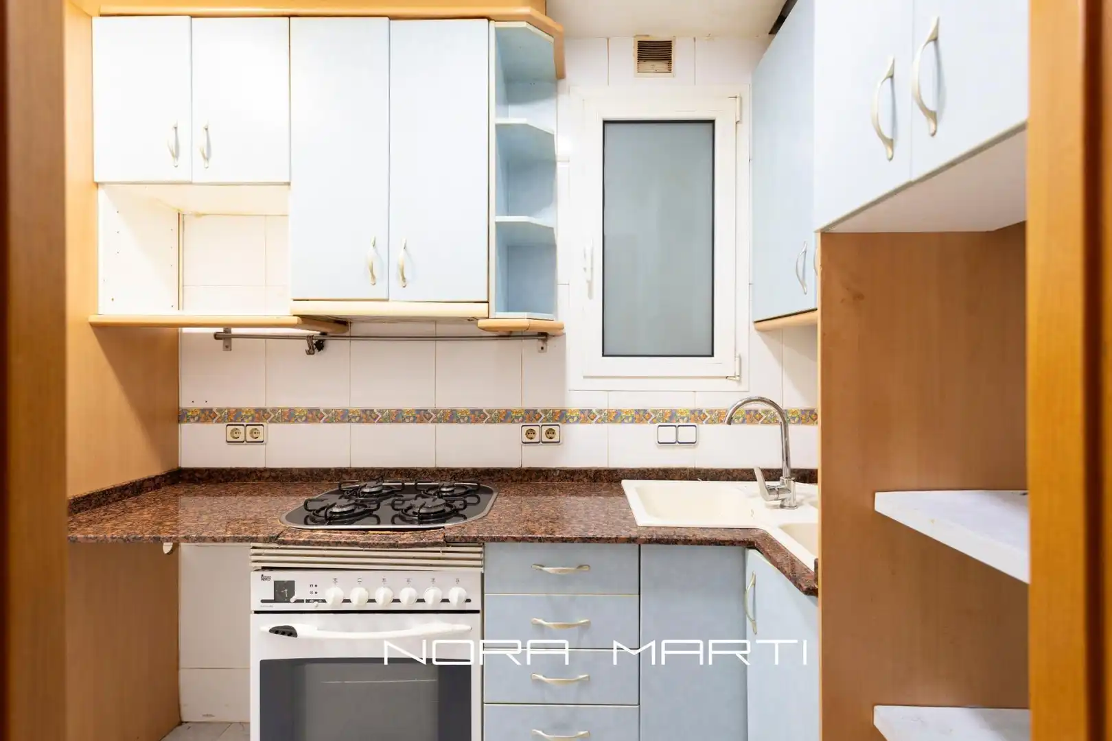Cocina de Planta baja en venta en Eixample