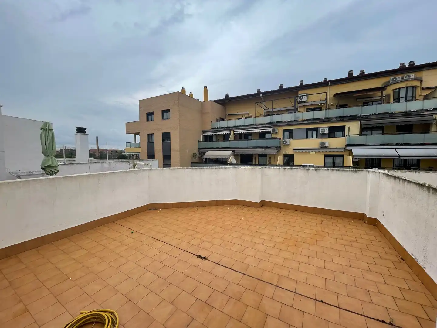 Terrassa de Casa adosada en venda en Catarroja amb Terrassa, Traster i Moblat