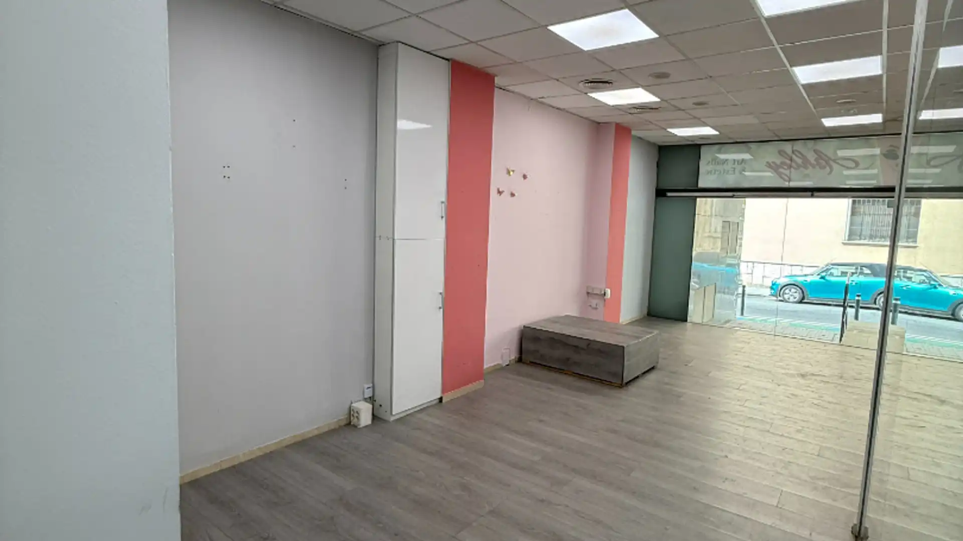 Local de lloguer a Carrer de Galileu, Ca n'Aurell, Ponent