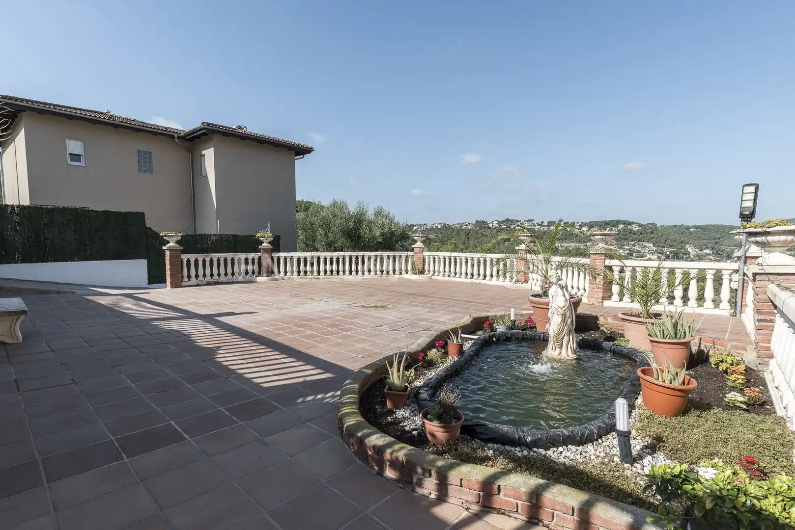 Casa con terraza en venta en Canyelles, imagen 3