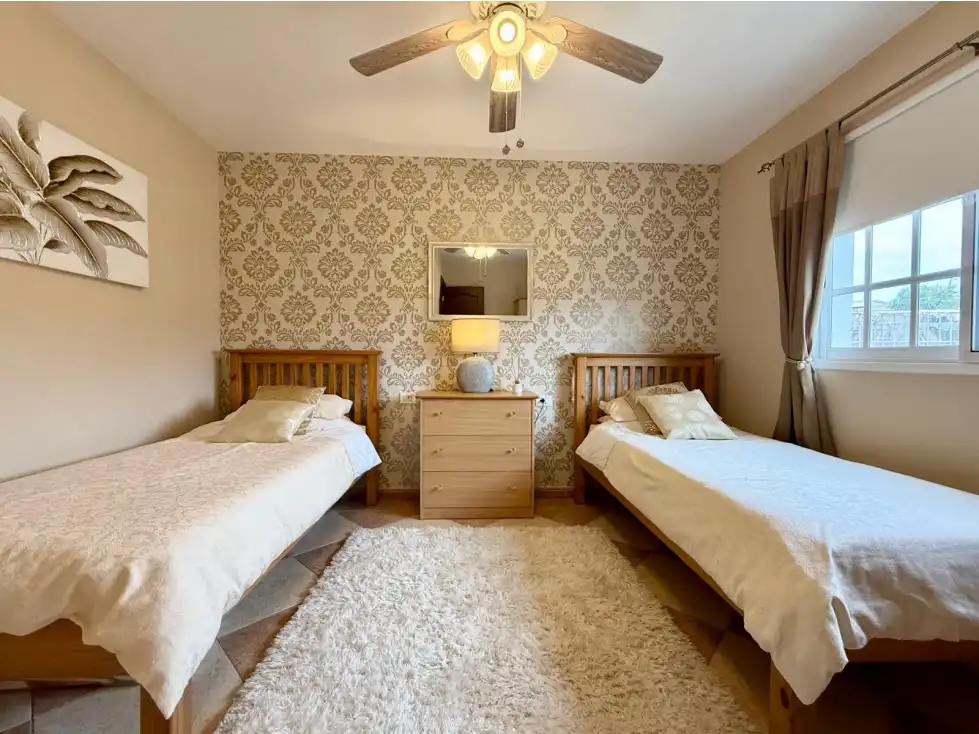 Habitación de Casa o chalet en venta en Arona con Terraza, Piscina y Amueblado