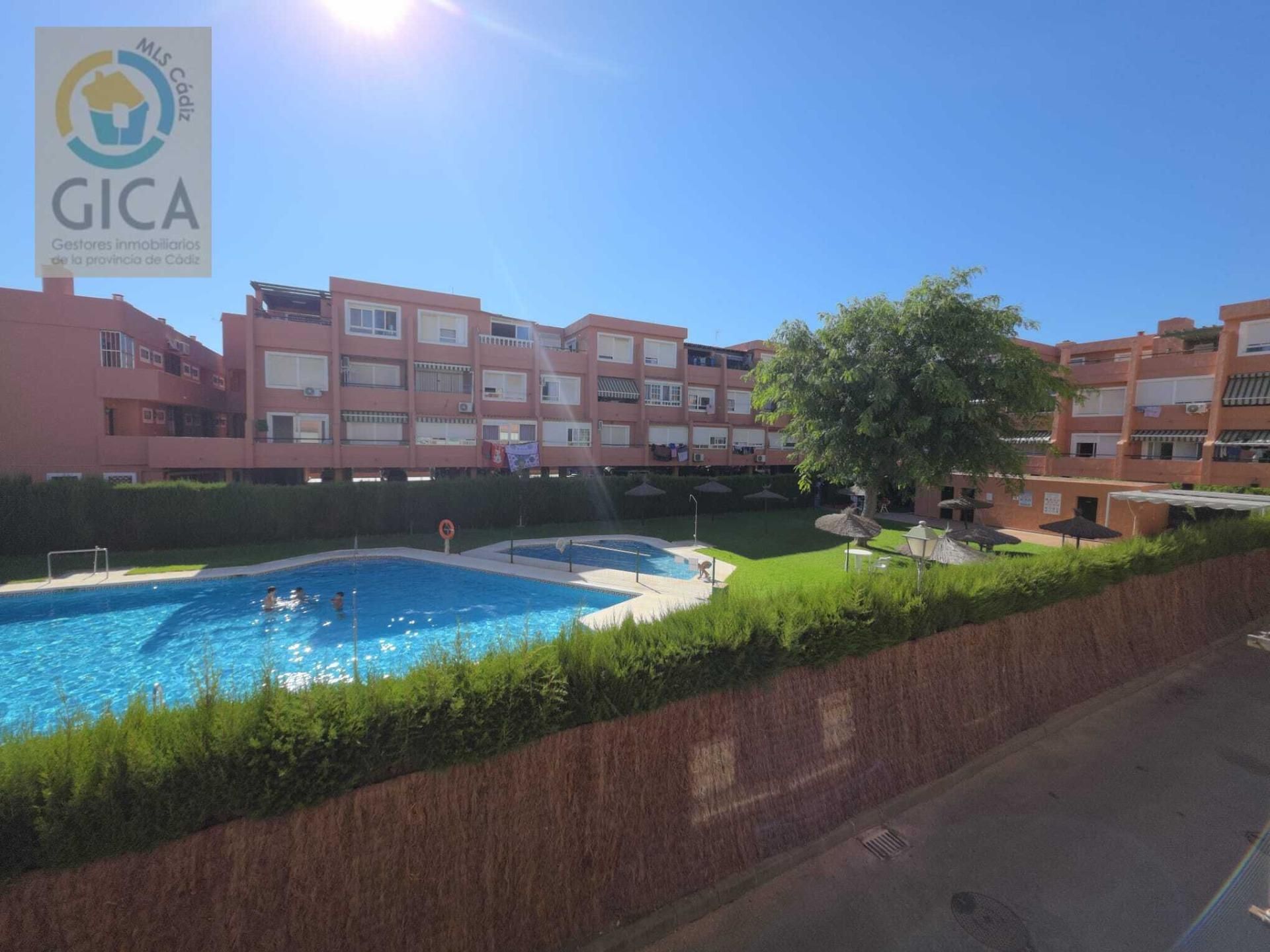 Exterior view of Apartment for sale in Algeciras  with Terrace and Community pool