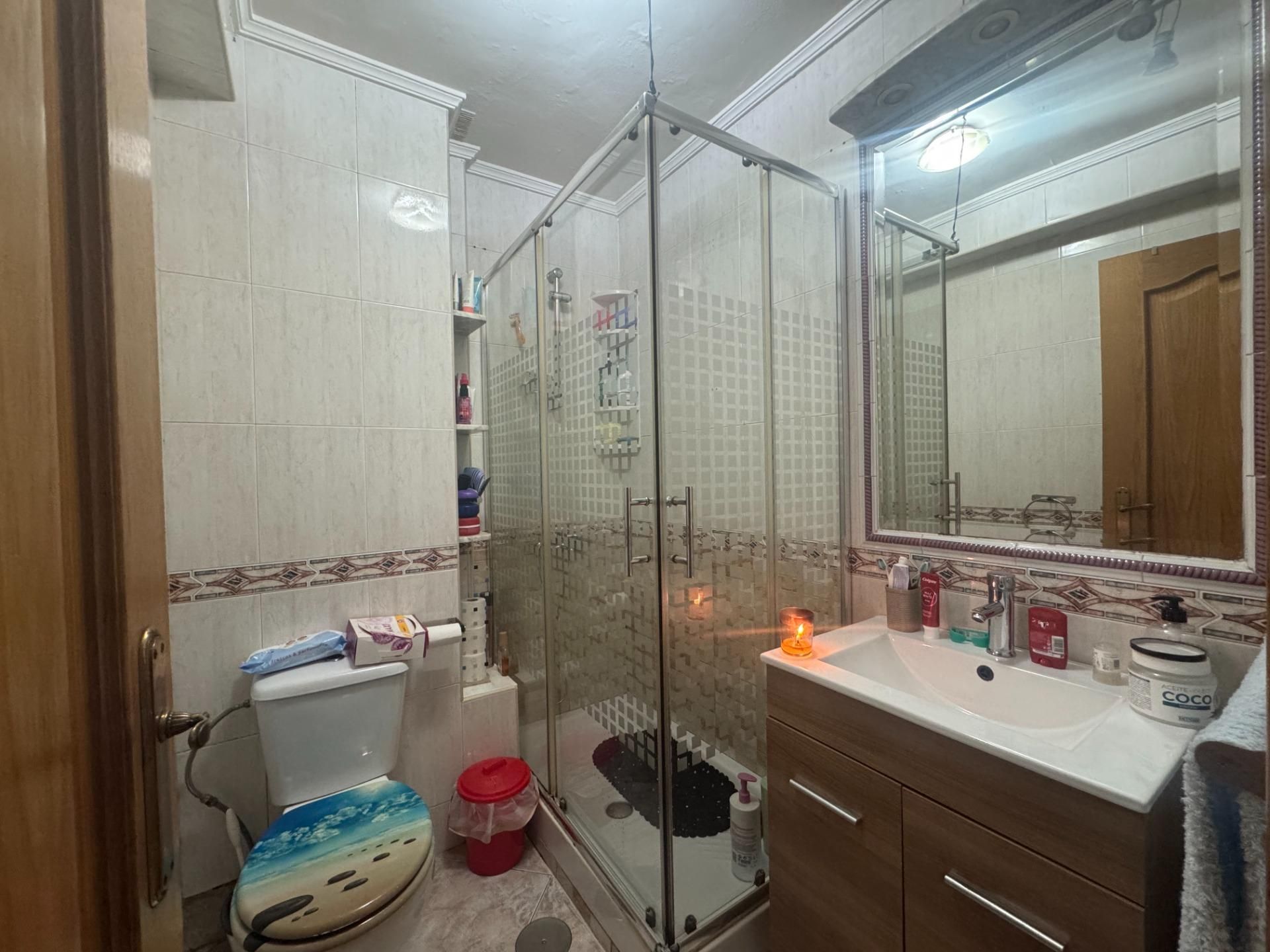 Bathroom of Flat for sale in  Madrid Capital  with Air Conditioner and Terrace