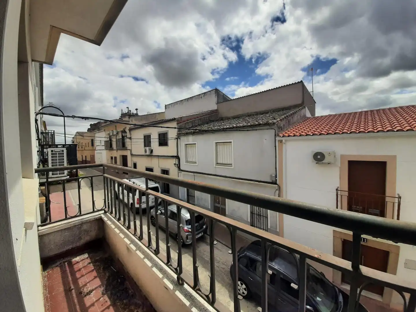 Vista exterior de Casa adosada en venda en Casar de Cáceres amb Terrassa i Balcó