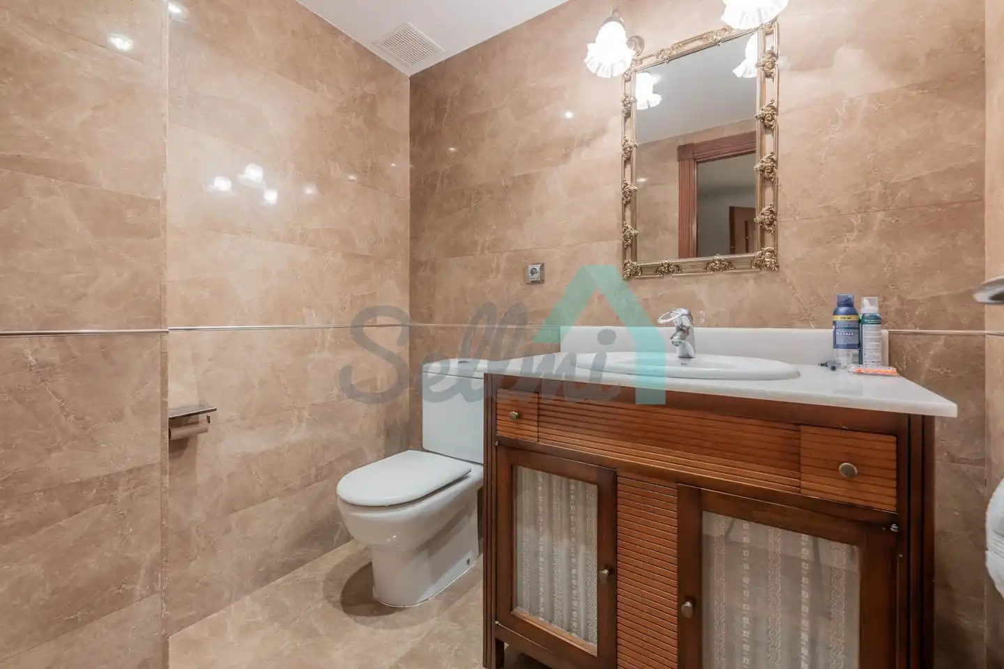 Badezimmer von Wohnung zur untervermieten in Oviedo  mit Heizung, Parkett und Möbliert