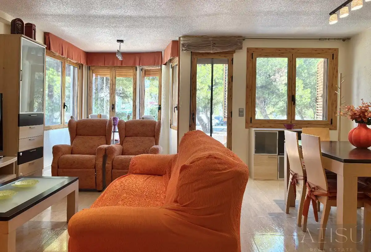 Wohnzimmer von Einfamilien-Reihenhaus zur Miete in El Campello mit Klimaanlage, Heizung und Abstellraum