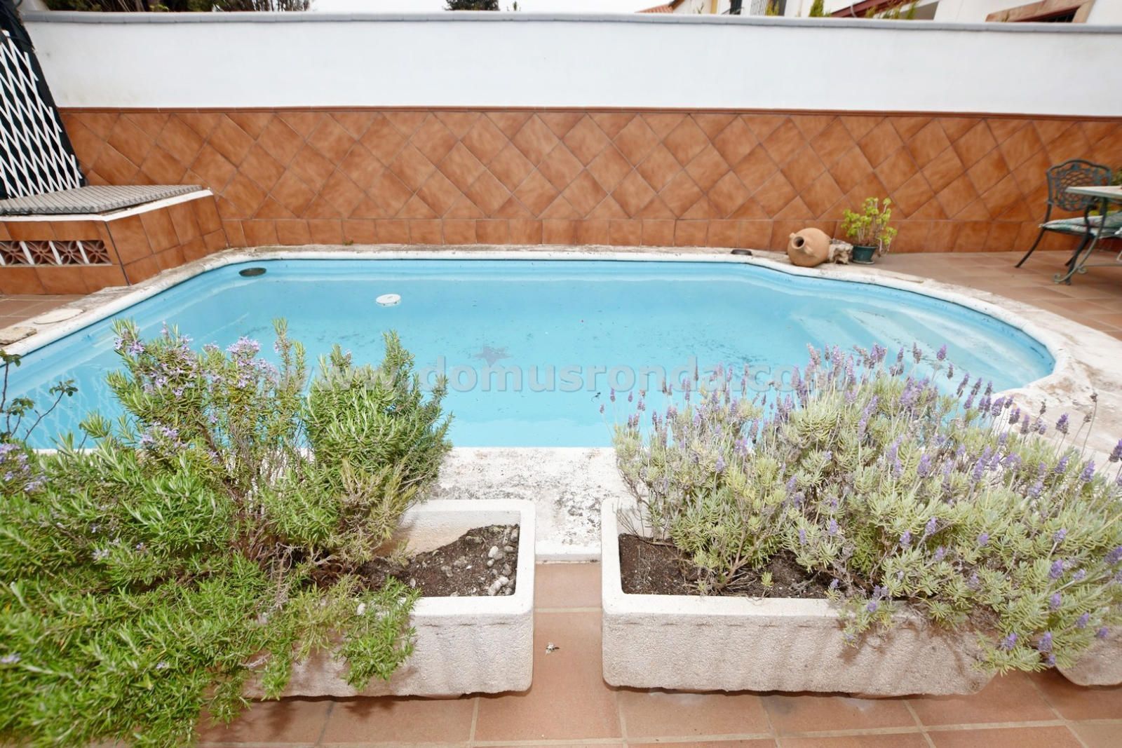 Swimming pool of Single-family semi-detached for sale in Población de Arroyo  with Air Conditioner, Terrace and Storage room
