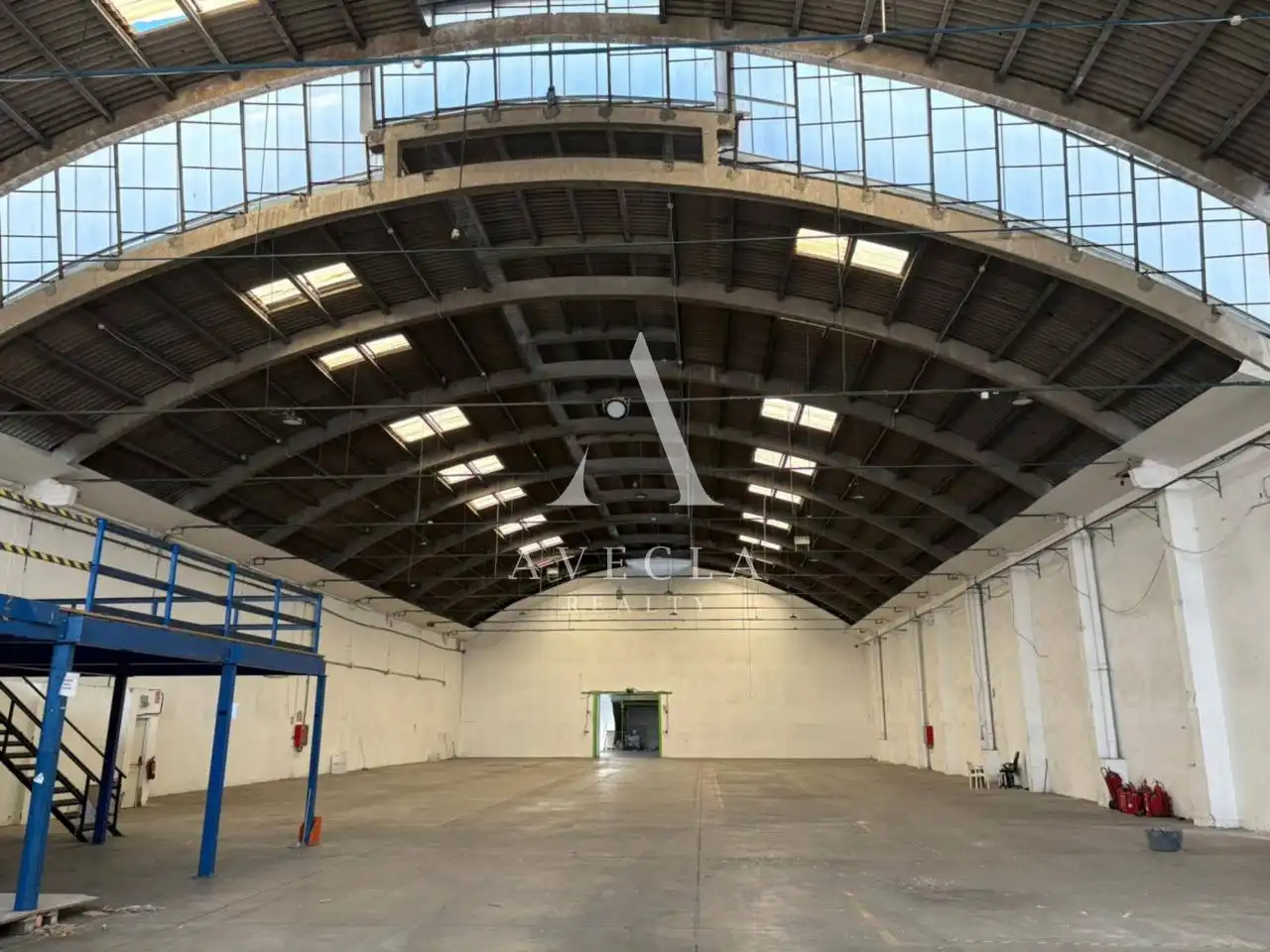 Vista exterior de Nave industrial de alquiler en Cornellà de Llobregat