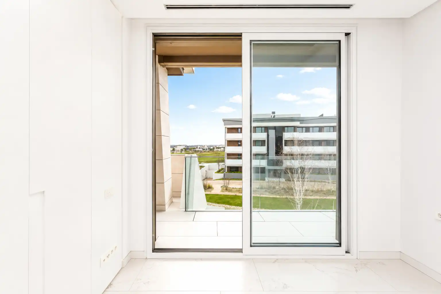 Außenansicht von Wohnung zur Miete in Pozuelo de Alarcón mit Klimaanlage, Heizung und Abstellraum
