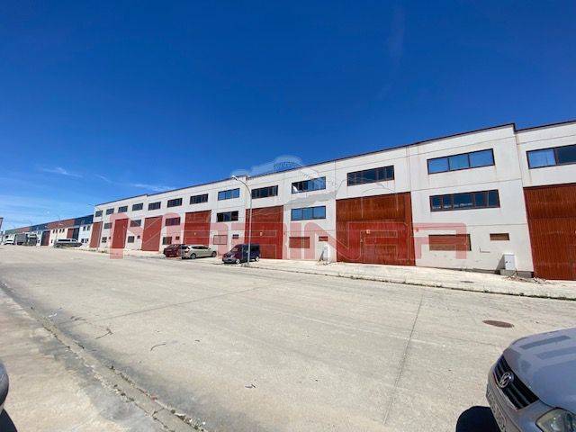 Nave industrial en Alquiler en Yeles