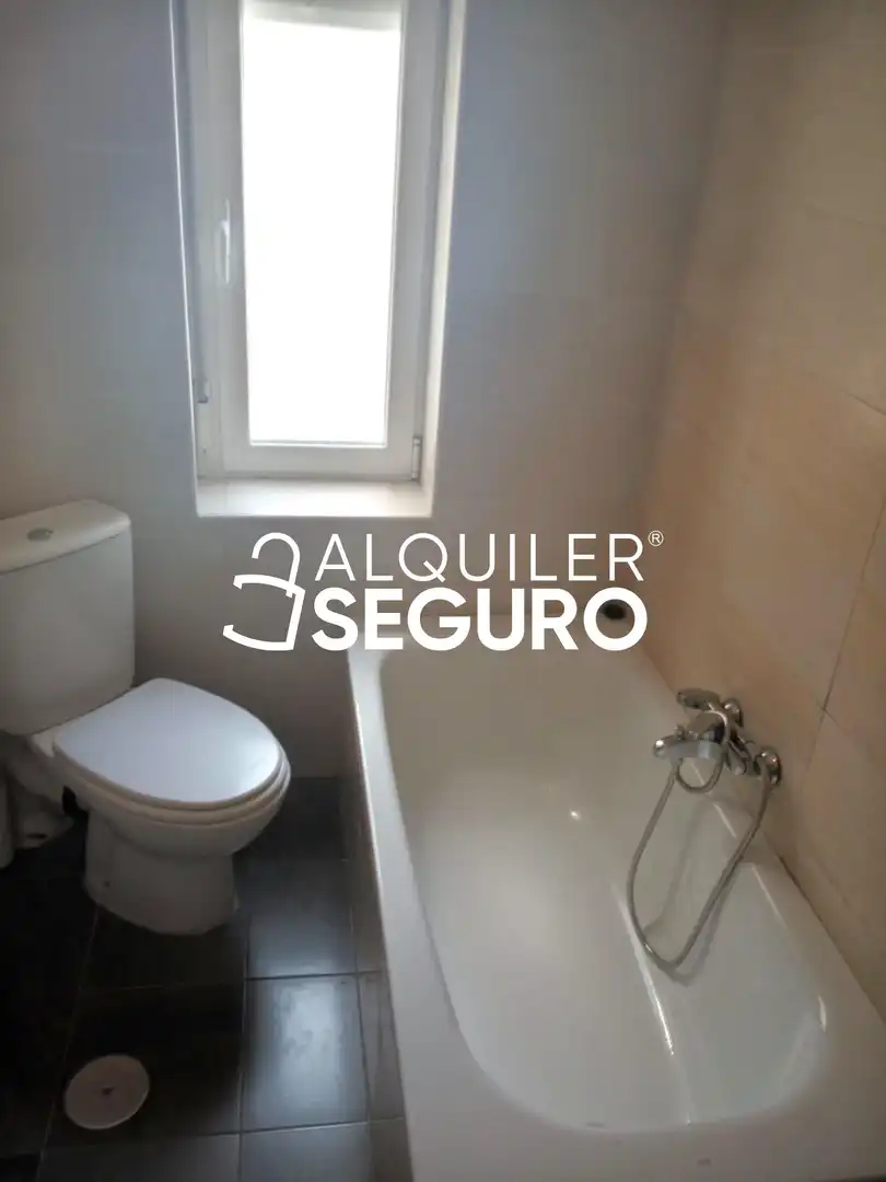 Dachboden zur Miete in Recondo, Campo Grande