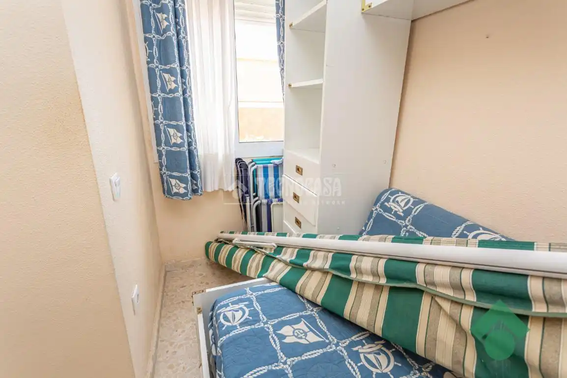 Habitación de Piso en venta en Algeciras con Amueblado y Piscina comunitaria