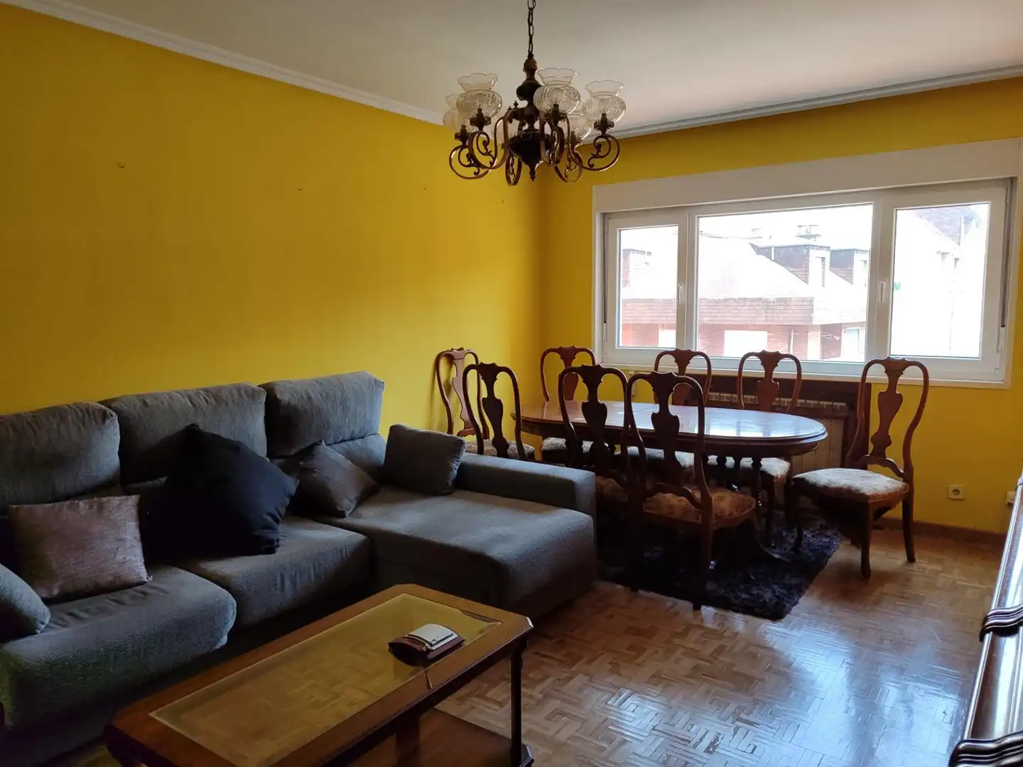 Sala d'estar de Pis en venda en Oviedo  amb Calefacció