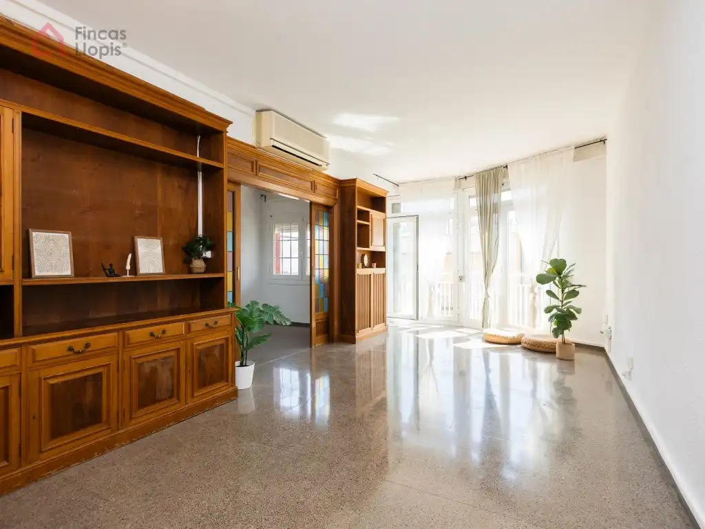 Piso en venta en Barcelona con Balcón