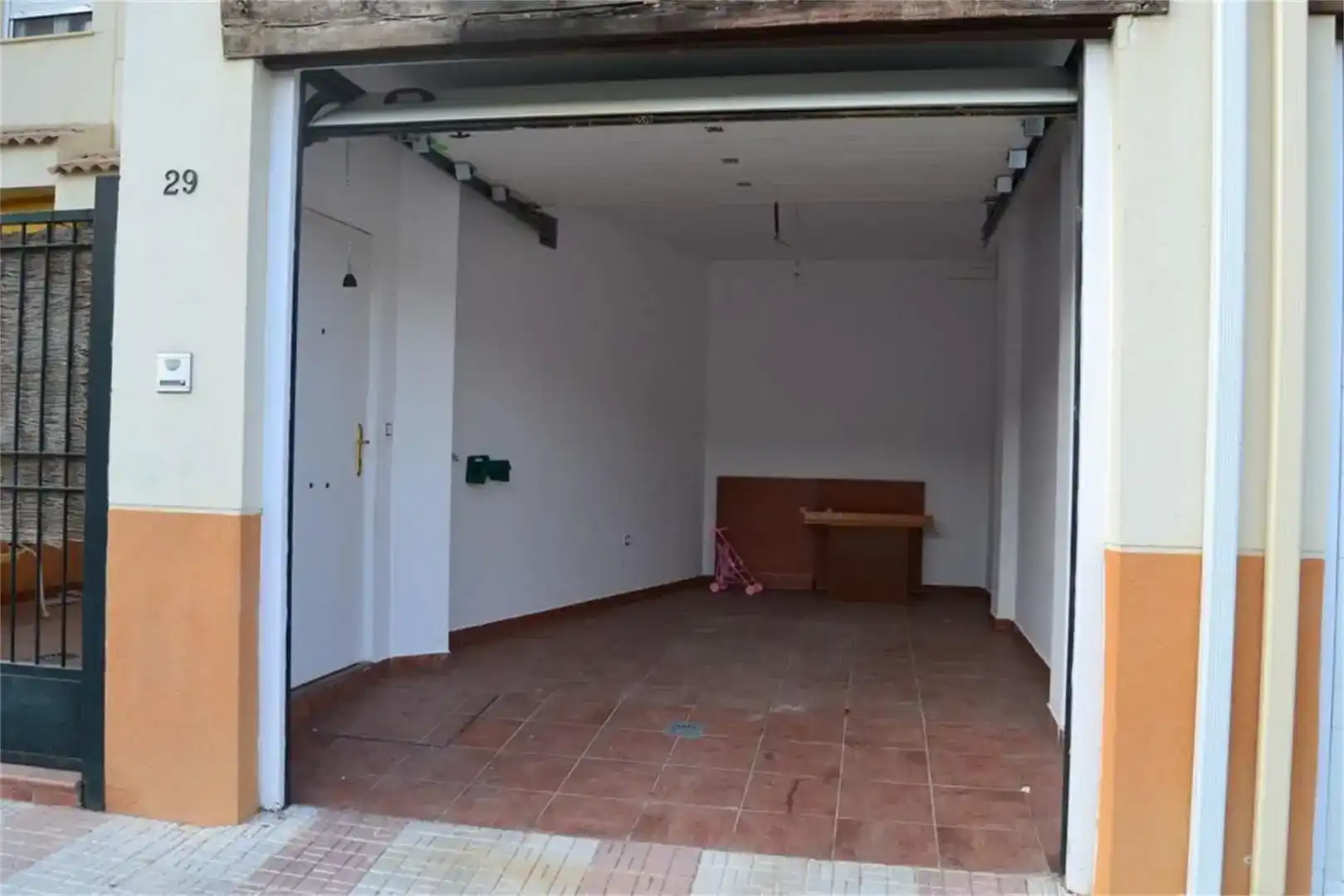 Aparcament de Casa adosada en venda en Fuerte del Rey amb Balcó
