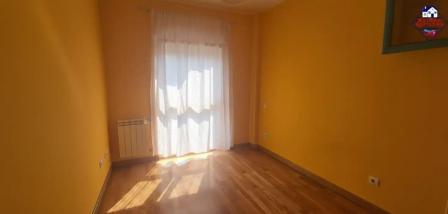 Schlafzimmer von Erdgeschoss zum Verkauf in Santillana del Mar mit Privatgarten, Terrasse und Gemeinschaftspool