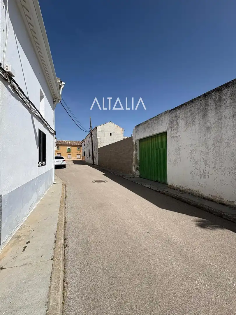 Vista exterior de Casa o chalet en venta en Pozorrubio de Santiago con Calefacción y Jardín privado