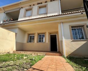 Vista exterior de Casa adosada en venda en Lobón amb Terrassa i Balcó