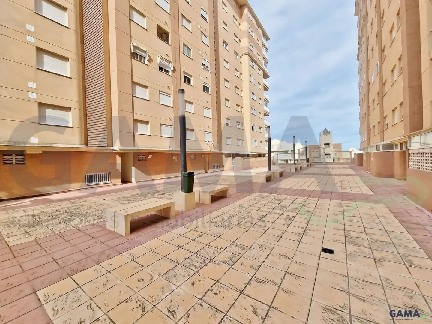 Außenansicht von Wohnung zur Miete in Tavernes de la Valldigna mit Terrasse, Schwimmbad und Möbliert