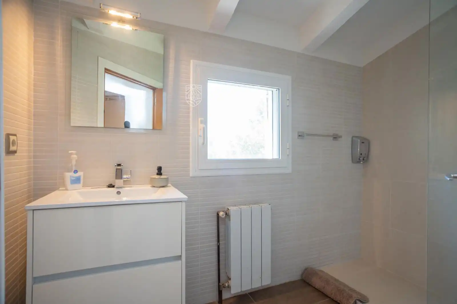 Baño de Finca rústica en venta en Vilademuls con Aire acondicionado, Calefacción y Piscina