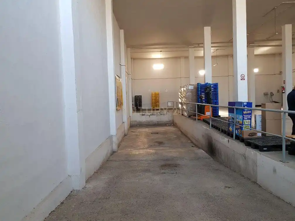 Fabrikhallen zum Verkauf in Salobreña