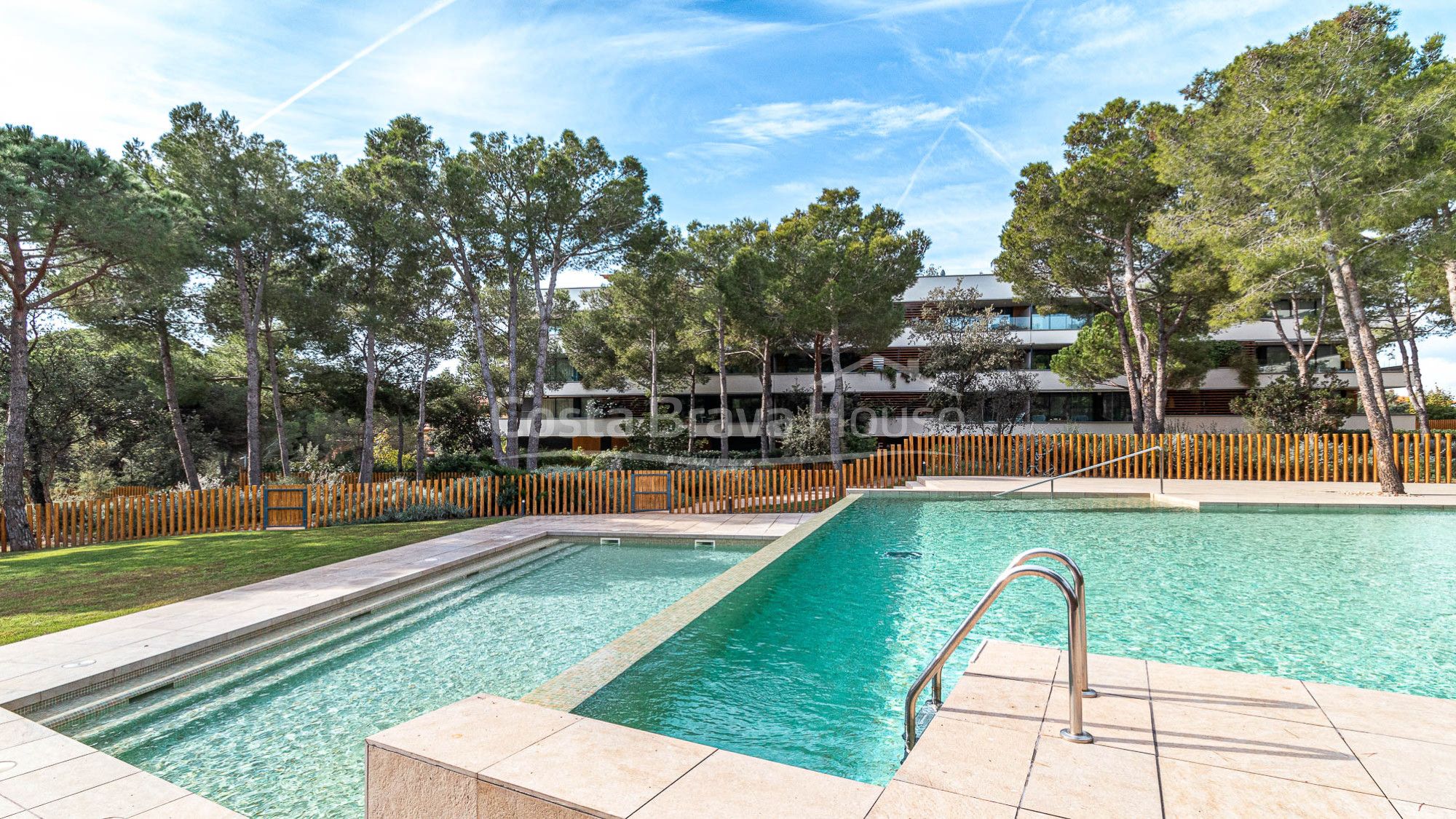 Piscina de Apartamento en venta en Palamós con Calefacción, Terraza y Trastero