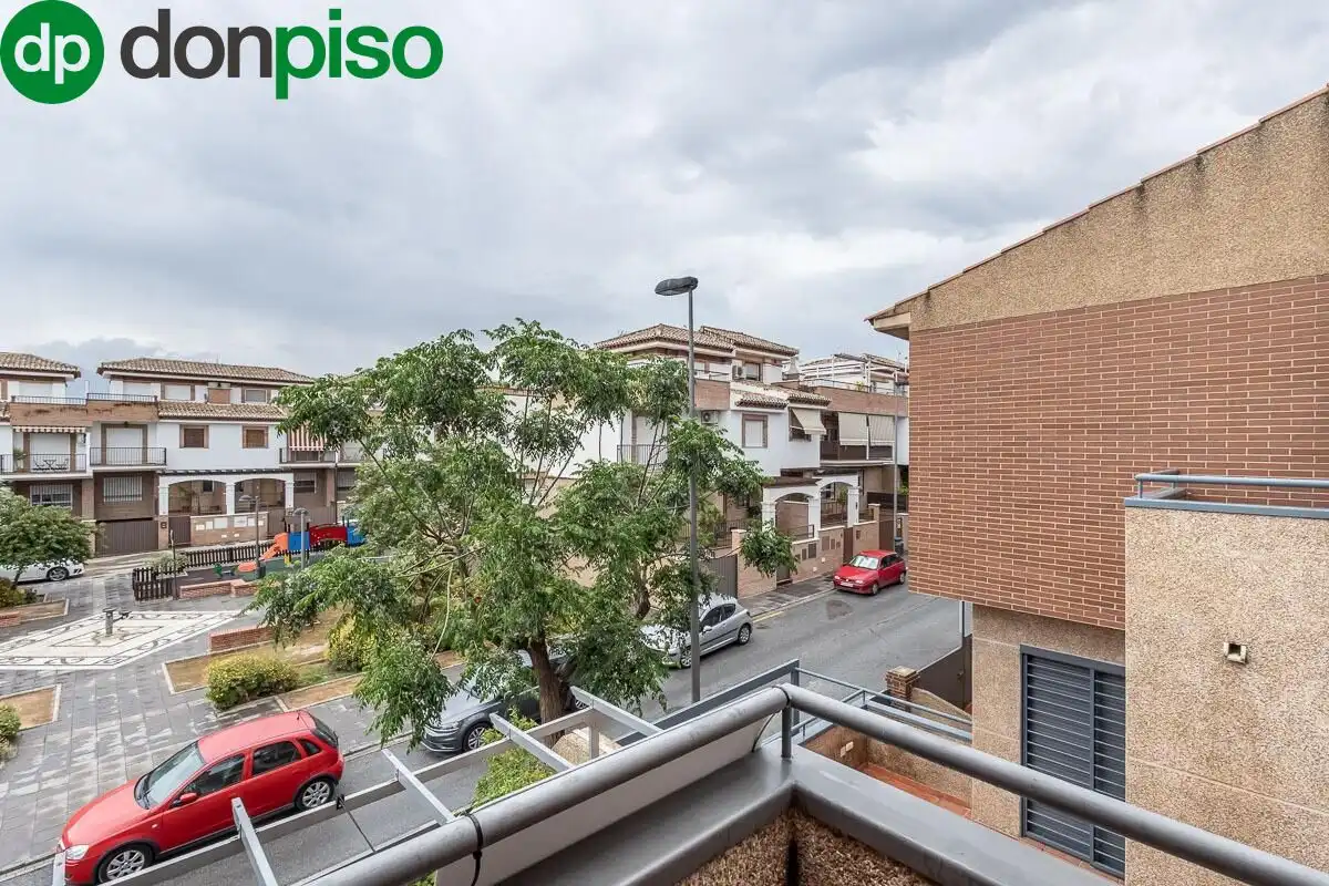 Vista exterior de Casa adosada en venta en Armilla con Calefacción, Terraza y Amueblado
