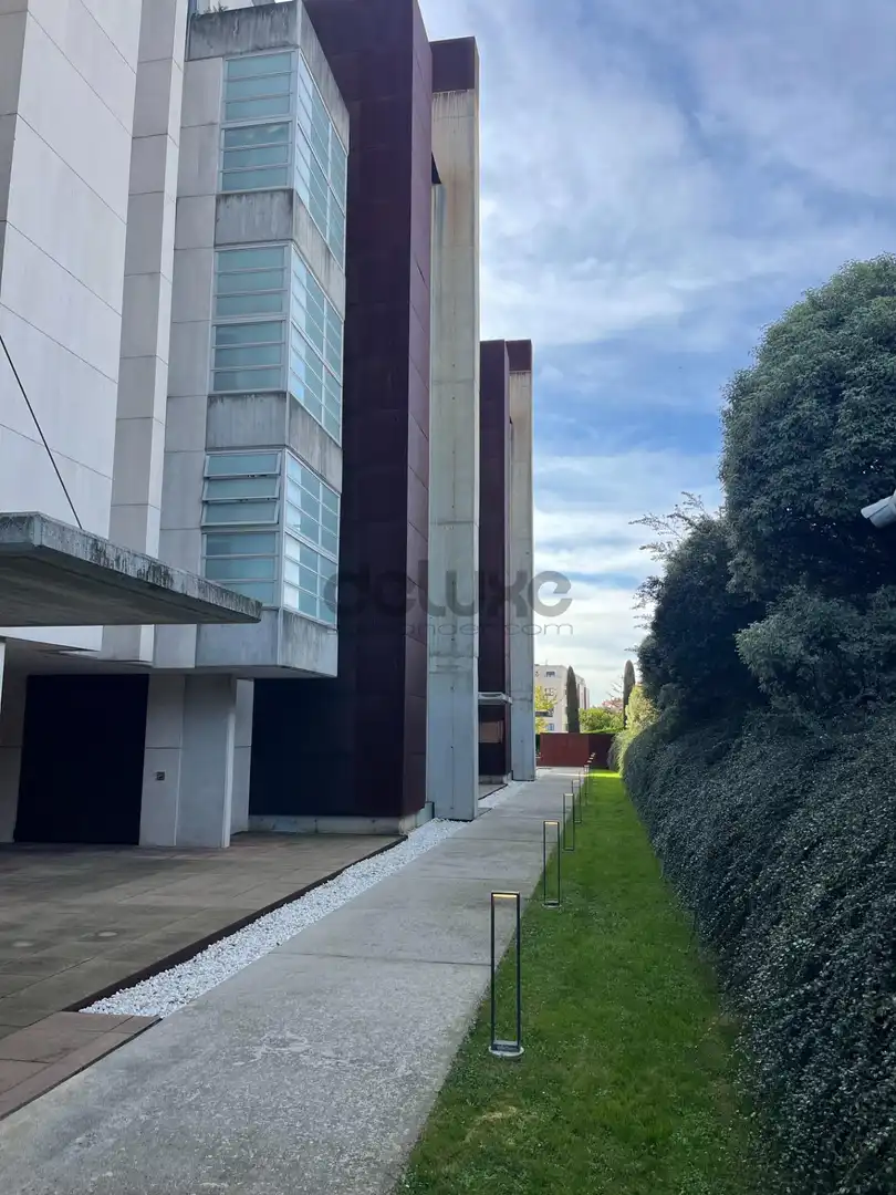 Vista exterior de Planta baja en venta en Santander con Calefacción, Jardín privado y Terraza
