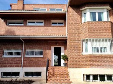 Casa amb balcó en venda a Del Bonsái