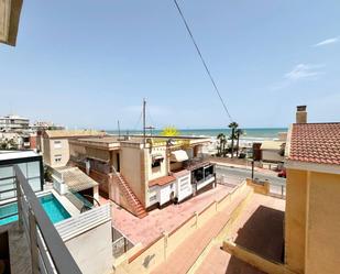 Vista exterior de Apartament de lloguer en Guardamar del Segura amb Aire condicionat, Terrassa i Balcó