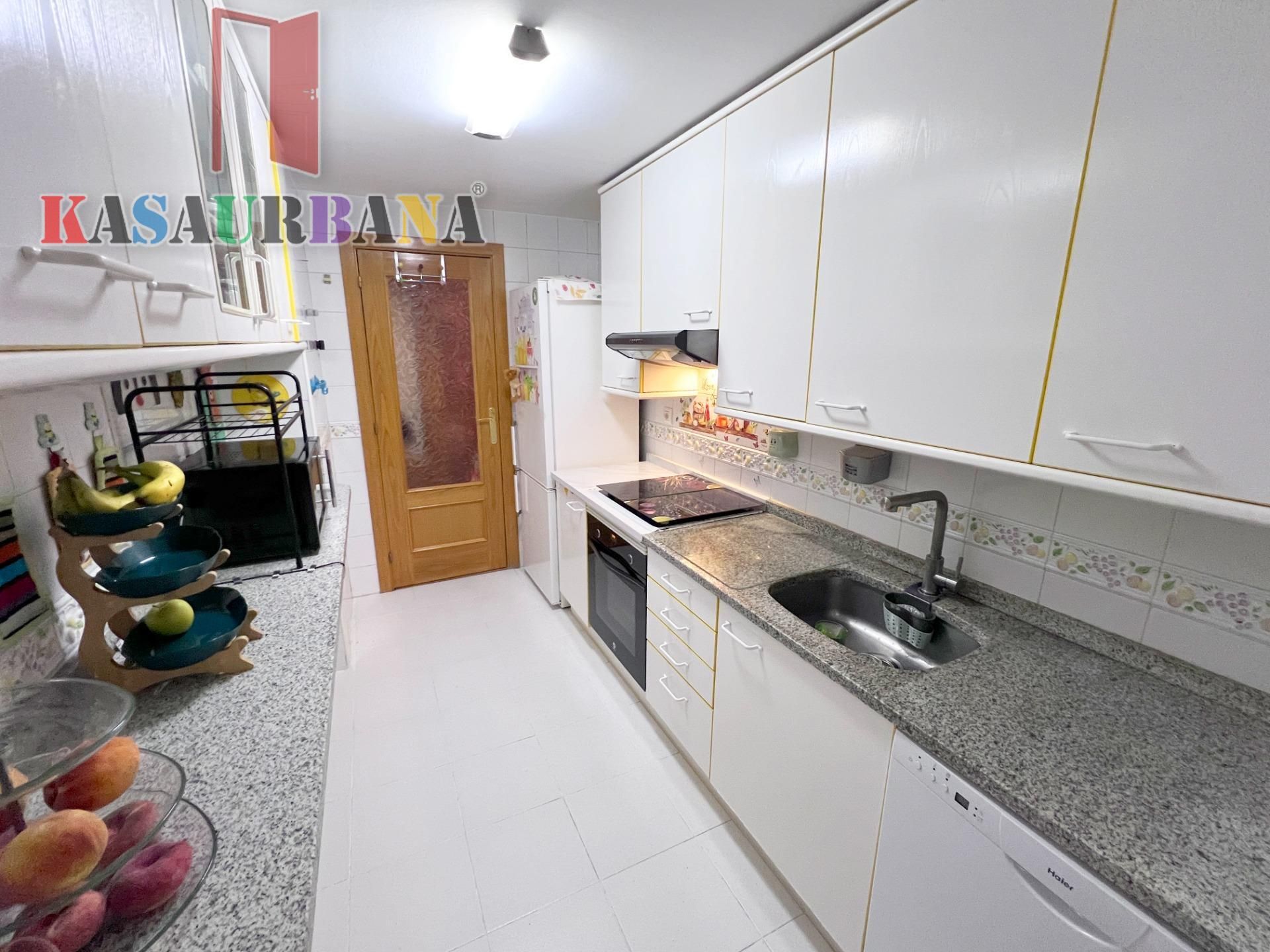 Kitchen of Flat for sale in Alcorcón  with Air Conditioner, Heating and Storage room