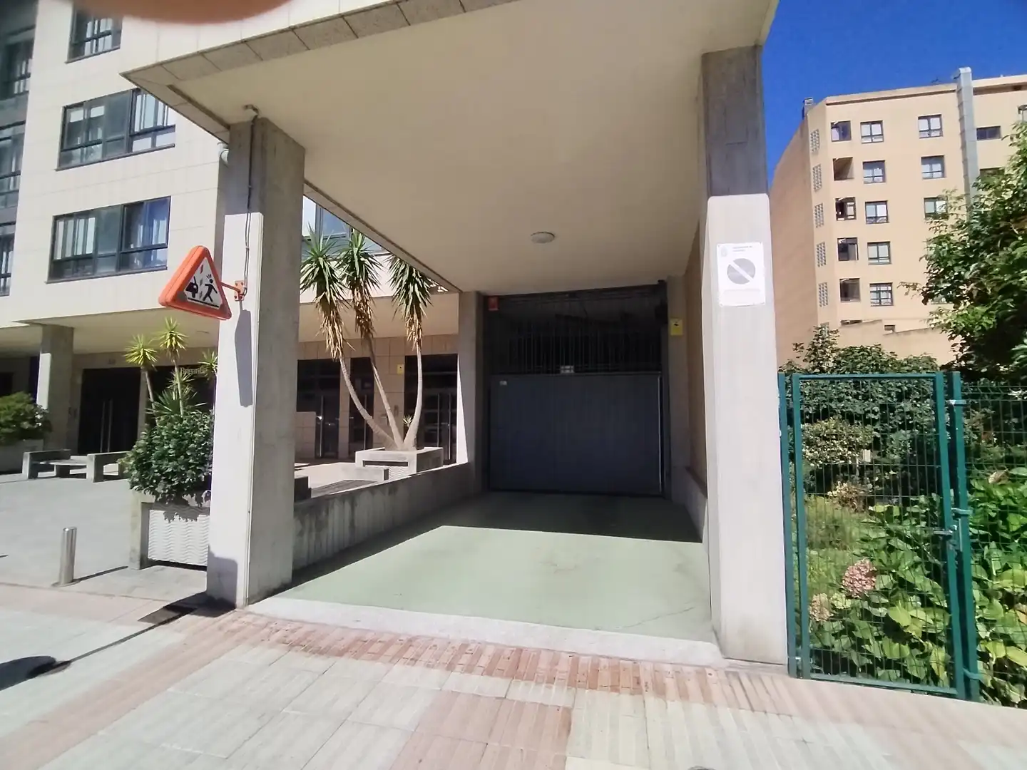 Aparcament amb ascensor en venda a Rúa Mendaña de Neyra 18, imagen 6