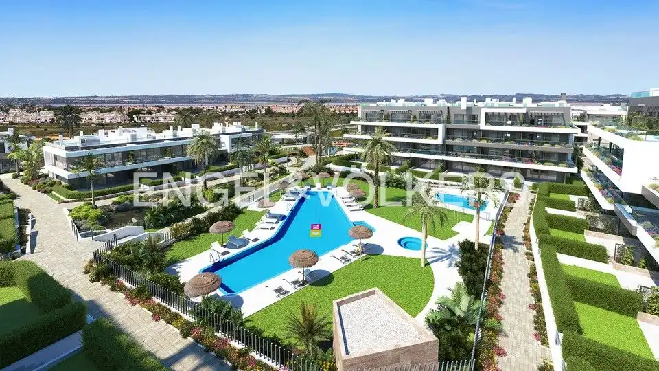 Vista exterior de Apartament en venda en Torrevieja amb Aire condicionat, Calefacció i Jardí privat